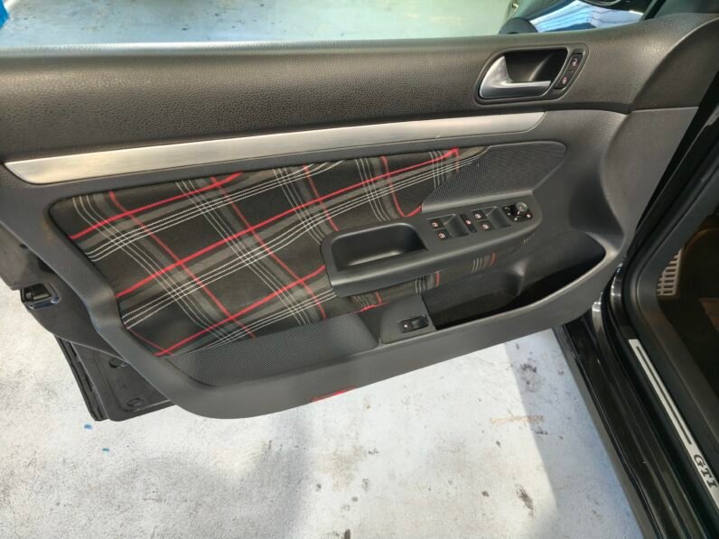Volkswagen Golf GTI V