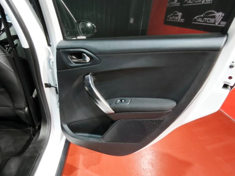 PEUGEOT 2008 1.6 HDI año 2015