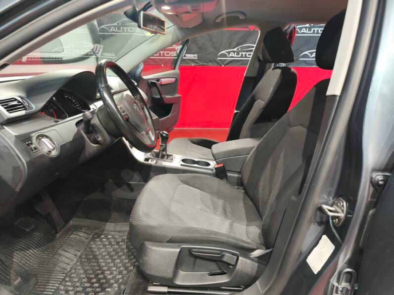 Volkswagen Passat 1.6 TDI 105cv Año 2012
