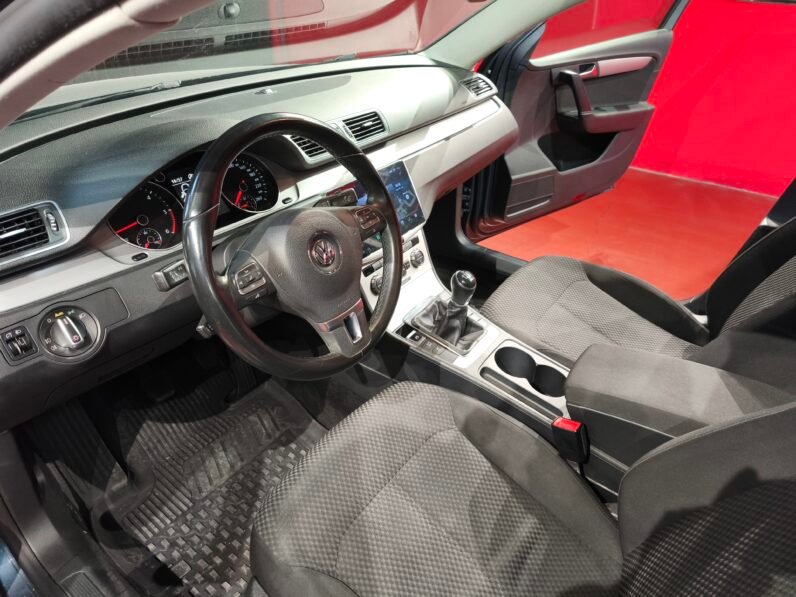 Volkswagen Passat 1.6 TDI 105cv Año 2012