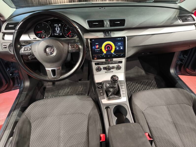 Volkswagen Passat 1.6 TDI 105cv Año 2012